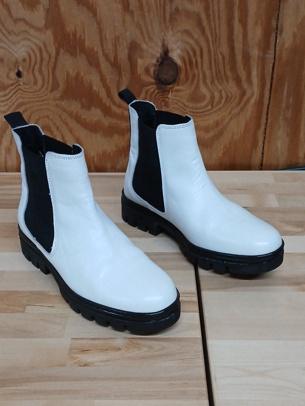 Eric Michael White and Black Chelsea Lug Sole Ankle Boots Size 38